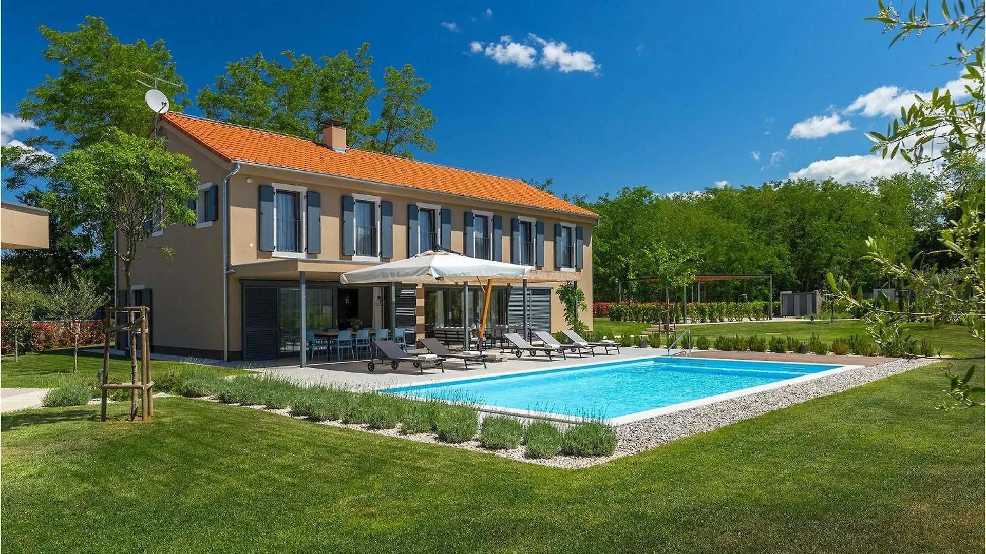 Villa Krostula location